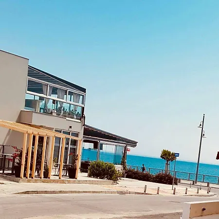 Blue View Makenzie شقة